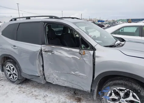 2023 Subaru Forester Premium z USA, uszkodzony, nr VIN JF2SKAEC5PH457587